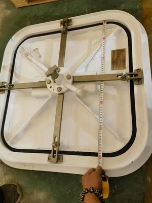 Tipo de cubierta de escotilla de aluminio para buques marinos proveedor