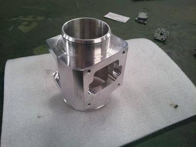 Partes de máquinas de procesamiento de metales personalizadas para el mecanizado CNC de alta precisión con transporte y entrega convenientes proveedor
