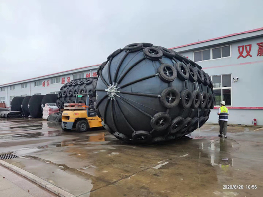 Marine Floating Rubber Fender Ship junto a defensas neumáticas proveedor