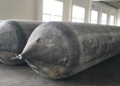 Sacos hinchables de lanzamiento de la nave de goma neumática del muelle con capas sintéticas del cordón del neumático